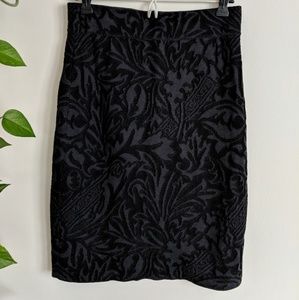Black pima cotton skirt with two tone knit design